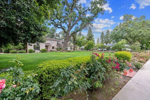 Photo of 1409 W Beverly Drive, Visalia, CA 93277 (MLS # 241794)