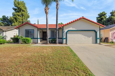 Photo of 1936 E Roosevelt Court, Visalia, CA 93292 (MLS # 241213)
