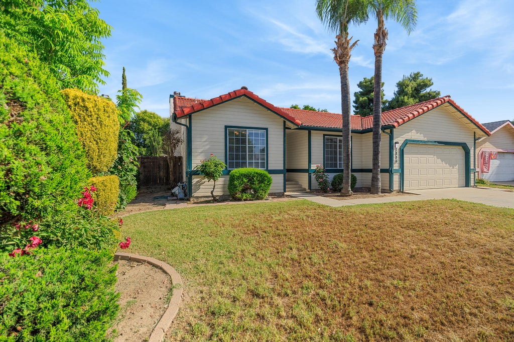 Photo of 1936 E Roosevelt Court, Visalia, CA 93292 (MLS # 241213)