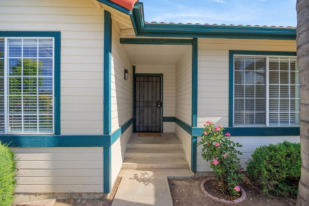 Photo of 1936 E Roosevelt Court, Visalia, CA 93292 (MLS # 241213)