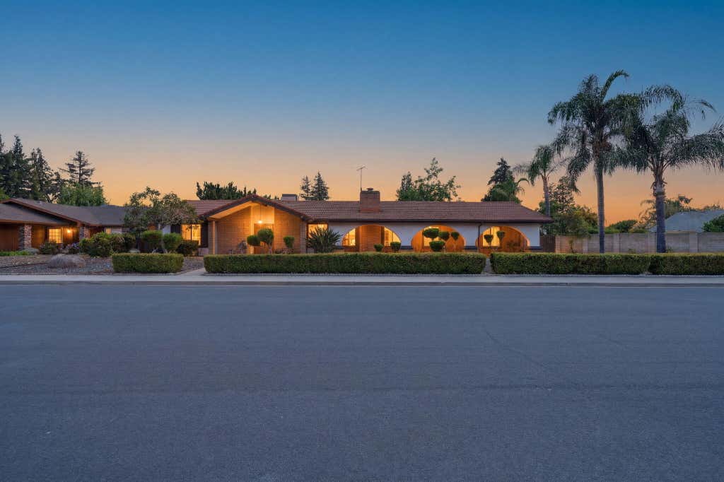 Photo of 2431 S University Street, Visalia, CA 93277 (MLS # 242882)