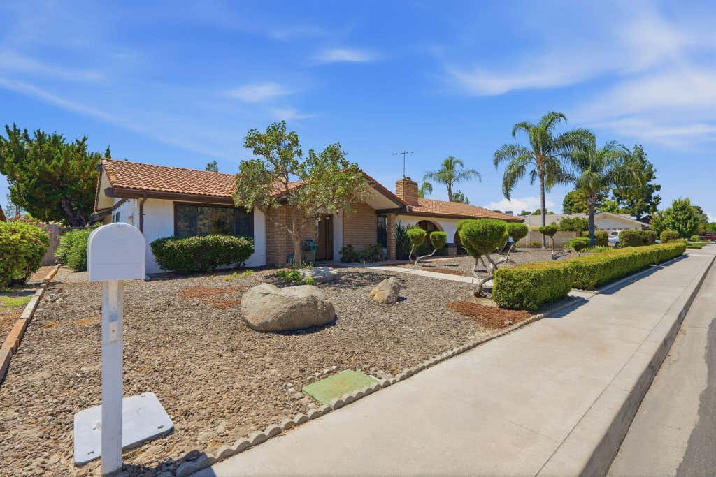 Photo of 2431 S University Street, Visalia, CA 93277 (MLS # 242882)