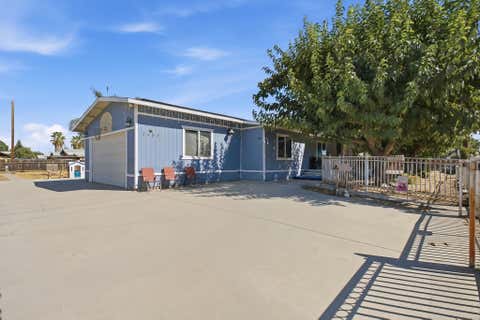 Photo of 3582 S Pratt Street, Tulare, CA 93274 (MLS # 243726)