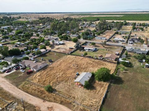 Photo of 28385 California Avenue, Madera, CA 93638 (MLS # 241150)