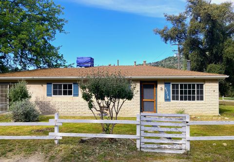 Photo of 45218 Hammond Drive, Three Rivers, CA 93271 (MLS # 240216)