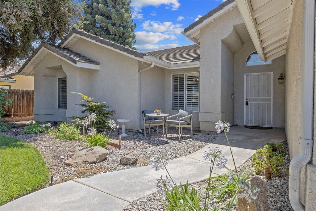 Photo of 2723 W Harold Avenue, Visalia, CA 93291 (MLS # 242365)