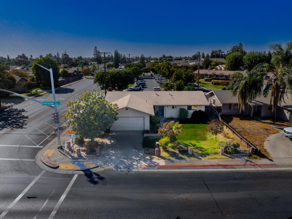 Photo of 1141 S Demaree Street, Visalia, CA 93277 (MLS # 244726)