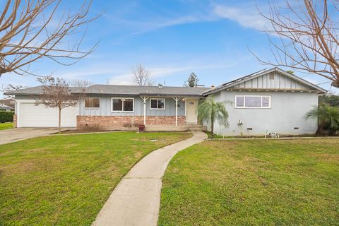 Photo of 683 N Villa Avenue, Dinuba, CA 93618 (MLS # 239014)