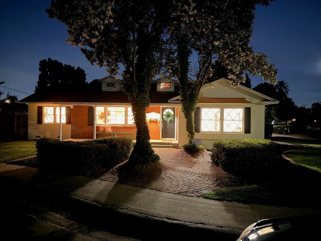Photo of 844 S Whitney Drive, Visalia, CA 93277 (MLS # 243531)