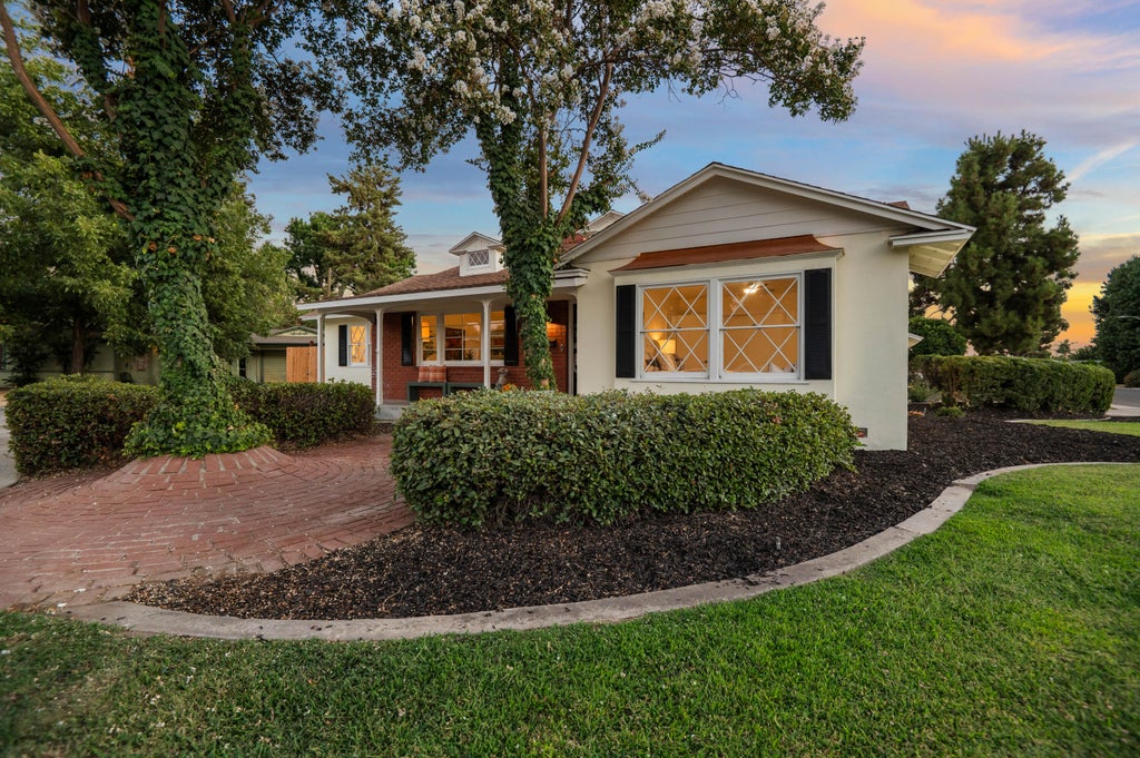 Photo of 844 S Whitney Drive, Visalia, CA 93277 (MLS # 243531)