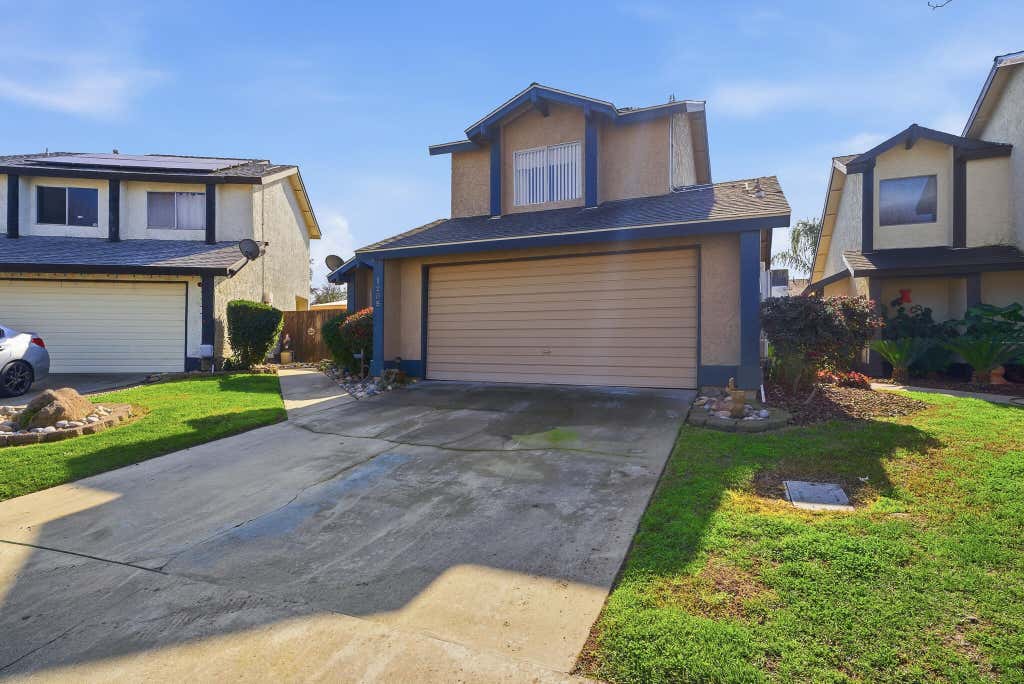 Photo of 1205 E Ferguson Avenue, Visalia, CA 93292 (MLS # 241837)