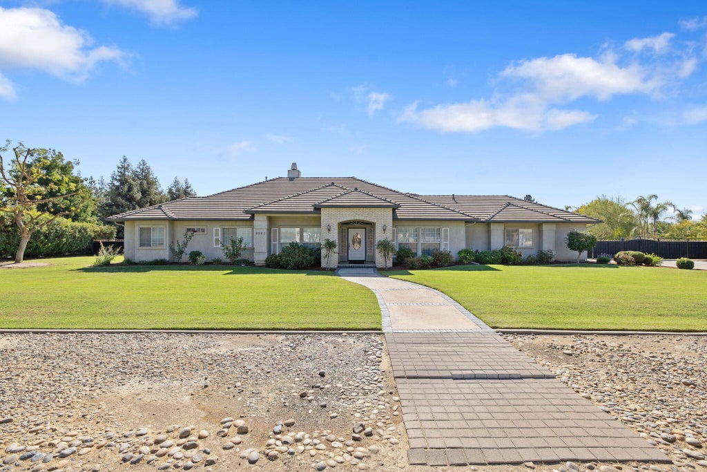 Photo of 6001 W Grove Court, Visalia, CA 93291 (MLS # 244658)