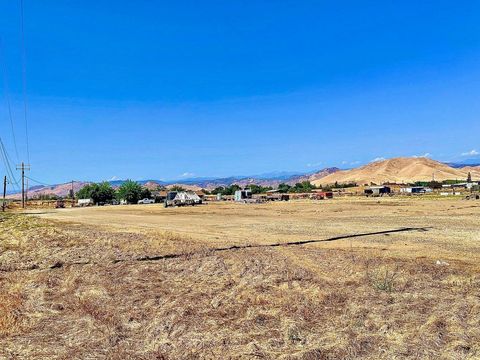Photo of 00 W Ropes Avenue, Woodlake, CA 93286 (MLS # 239146)