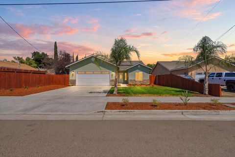 Photo of 820 S Wright Way, Tulare, CA 93274 (MLS # 243008)