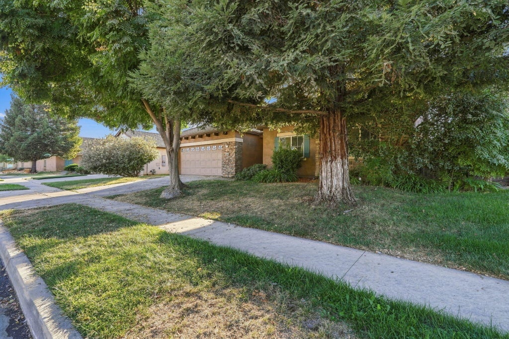 Photo of 3029 S Cedar Street, Visalia, CA 93292 (MLS # 244058)