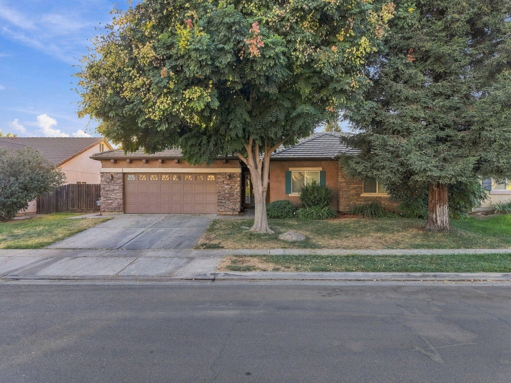 Photo of 3029 S Cedar Street, Visalia, CA 93292 (MLS # 244058)