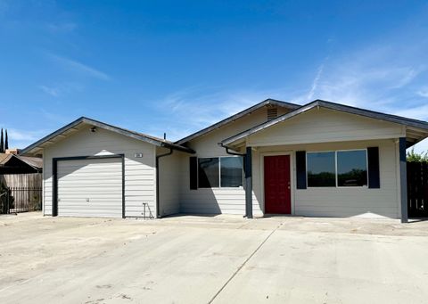 Photo of 694 W Clay Avenue, Earlimart, CA 93219 (MLS # 240566)