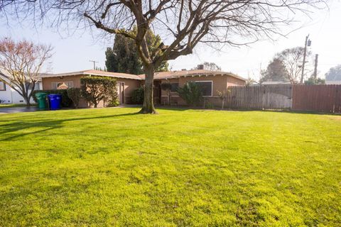 Photo of 1047 Vandalia Avenue, Porterville, CA 93257 (MLS # 239494)