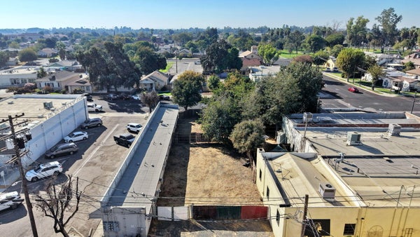 202 HEINLEN ST, LEMOORE, CA 93245 - Image a859b20019cedb1fdcd68e99410fdf02/3448266083