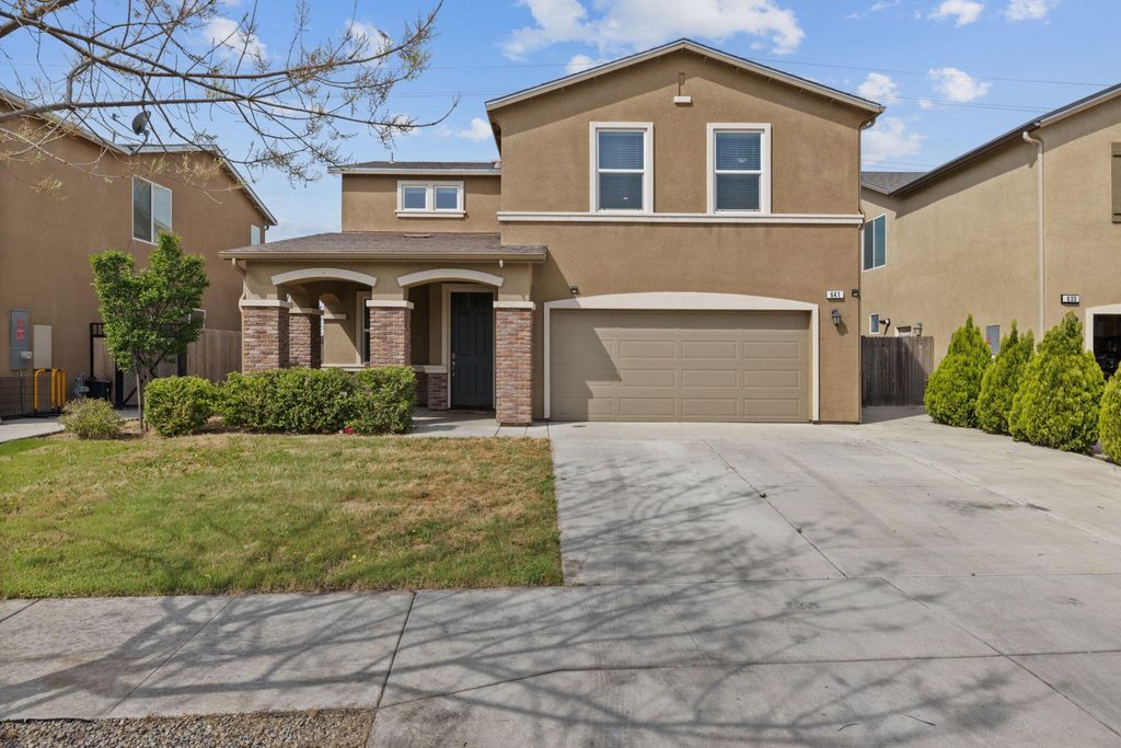 Photo of 641 S Laguna Street, Visalia, CA 93292 (MLS # 240687)