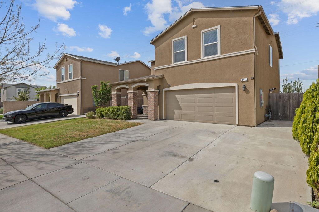 Photo of 641 S Laguna Street, Visalia, CA 93292 (MLS # 240687)