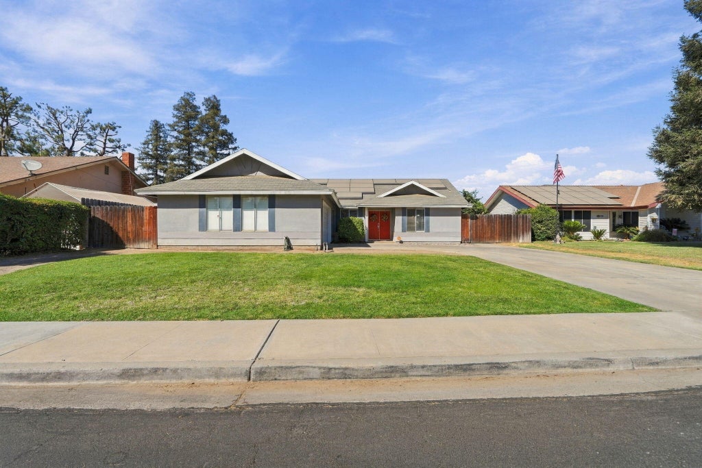 Photo of 1920 E Mary Avenue, Visalia, CA 93292 (MLS # 244541)
