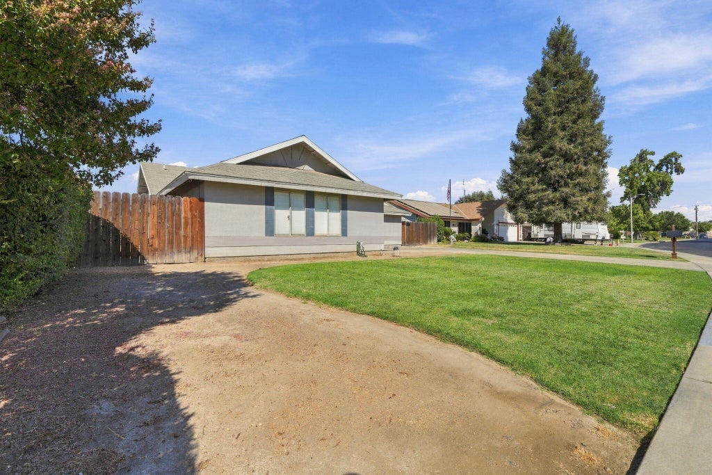 Photo of 1920 E Mary Avenue, Visalia, CA 93292 (MLS # 244541)