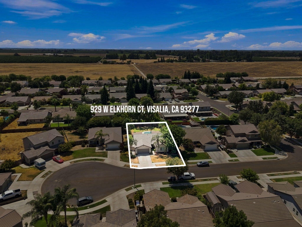 Photo of 929 W Elkhorn Court, Visalia, CA 93277 (MLS # 243451)
