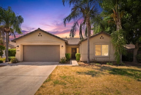 Photo of 929 W Elkhorn Court, Visalia, CA 93277 (MLS # 243451)