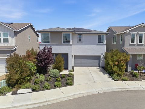 Photo of 3008 N Creekside Street, Visalia, CA 93291 (MLS # 241117)