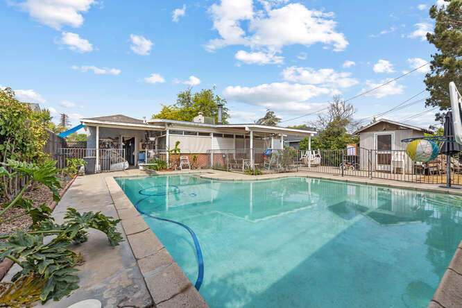 Tulare, California 93274, United States, 3 Bedrooms Bedrooms, ,1 BathroomBathrooms,Residential,Active,160698