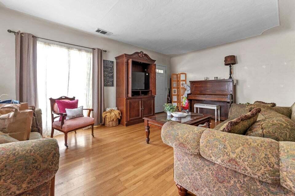 Tulare, California 93274, United States, 3 Bedrooms Bedrooms, ,1 BathroomBathrooms,Residential,Active,160698