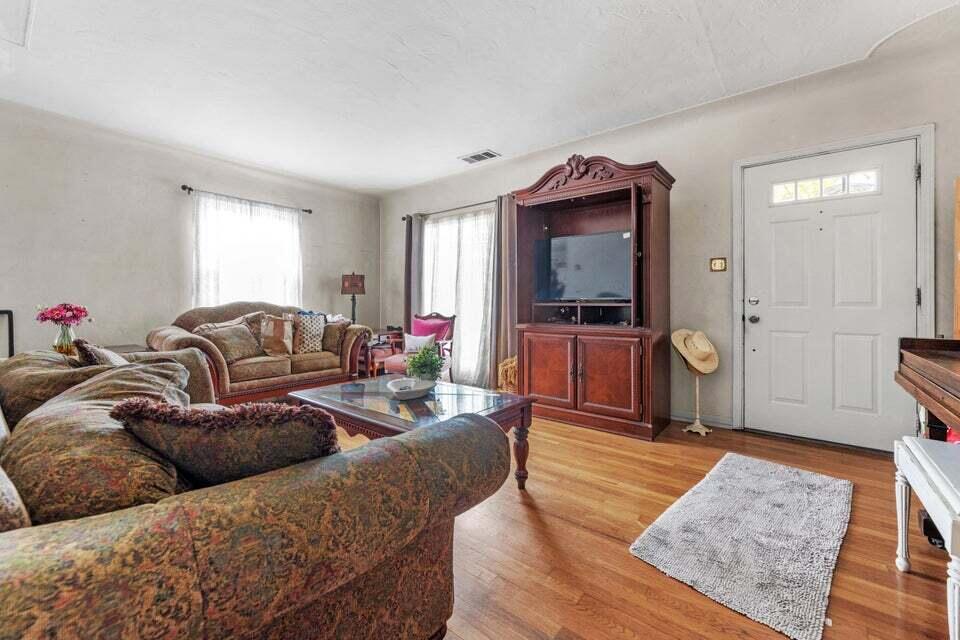 Tulare, California 93274, United States, 3 Bedrooms Bedrooms, ,1 BathroomBathrooms,Residential,Active,160698