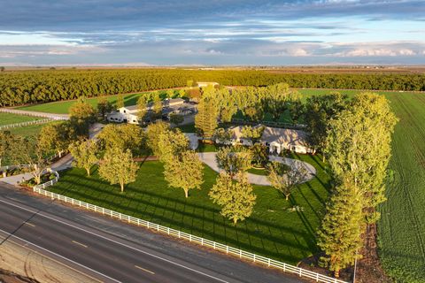 Photo of 16500 Rd 152, Tulare, CA 93274 (MLS # 238751)