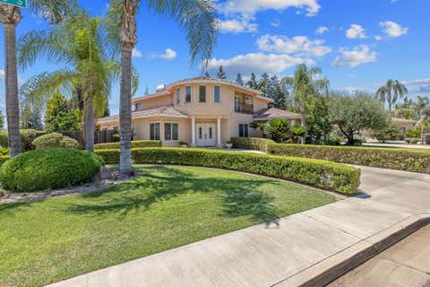 Photo of 1647 S Bluegrass Court, Visalia, CA 93277 (MLS # 242404)