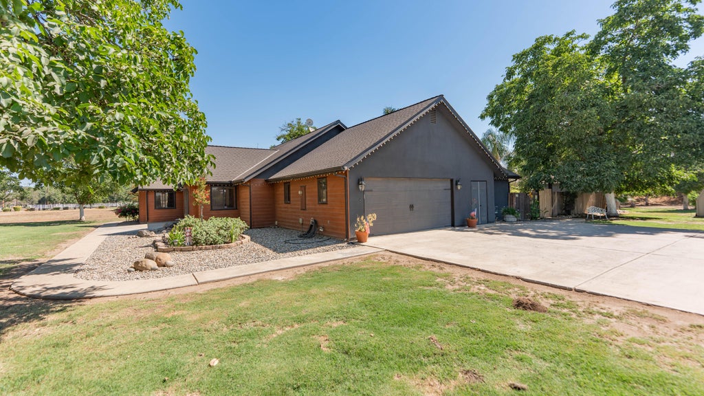 Photo of 28821 Rd 168, Visalia, CA 93292 (MLS # 244488)