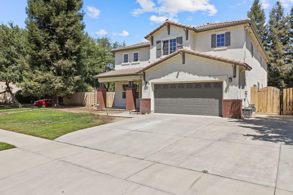 Photo of 3320 W Glendale Avenue, Visalia, CA 93291 (MLS # 243160)