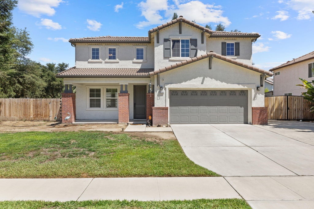 Photo of 3320 W Glendale Avenue, Visalia, CA 93291 (MLS # 243160)