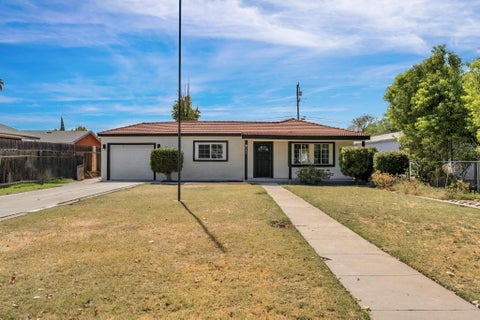 Photo of 333 Oleander Avenue, Lemoore, CA 93245 (MLS # 244527)