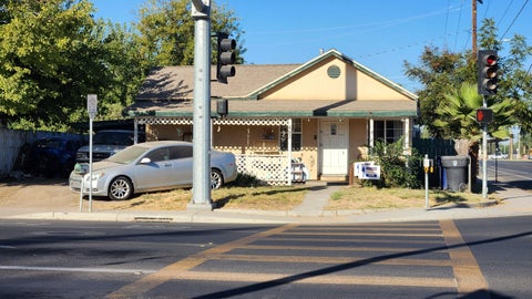 Photo of 462 N E Street, Tulare, CA 93274 (MLS # 244029)