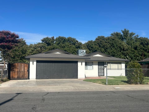 Photo of 353 Holly Street, Woodlake, CA 93286 (MLS # 243692)