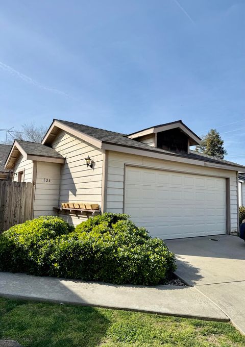 Photo of 524 N Velie Court, Visalia, CA 93292 (MLS # 239970)