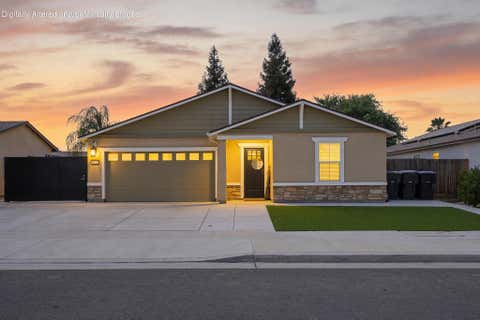 Photo of 2611 S Spruce Street, Visalia, CA 93292 (MLS # 241633)
