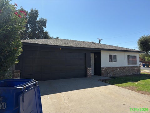 Photo of 1201 N Redington Street, Hanford, CA 93230 (MLS # 243641)