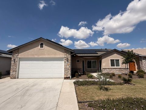 Photo of 682 W Pin Oak Avenue, Porterville, CA 93257 (MLS # 240801)