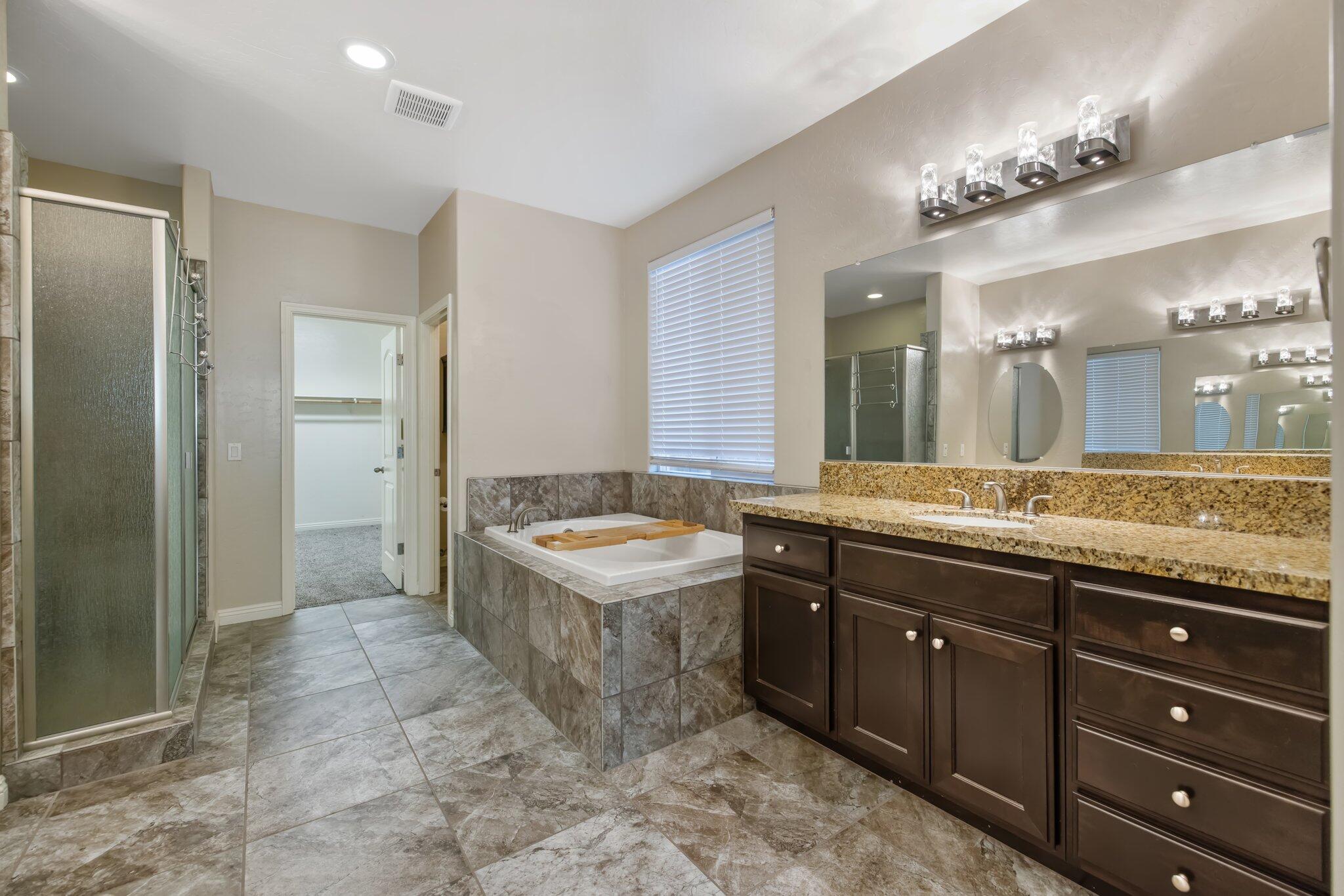 Visalia, California 93291, United States, 4 Bedrooms Bedrooms, ,3 BathroomsBathrooms,Residential,Active,890