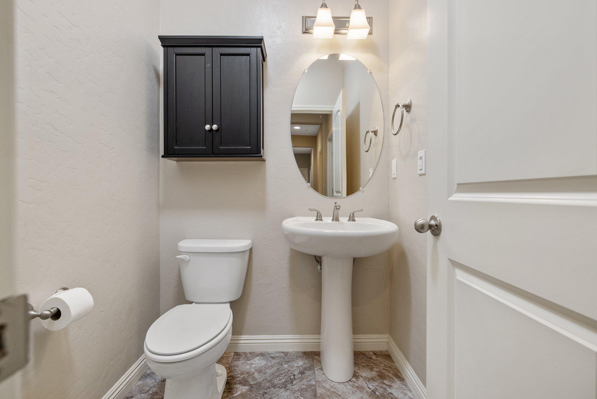 Visalia, California 93291, United States, 4 Bedrooms Bedrooms, ,3 BathroomsBathrooms,Residential,Active,890