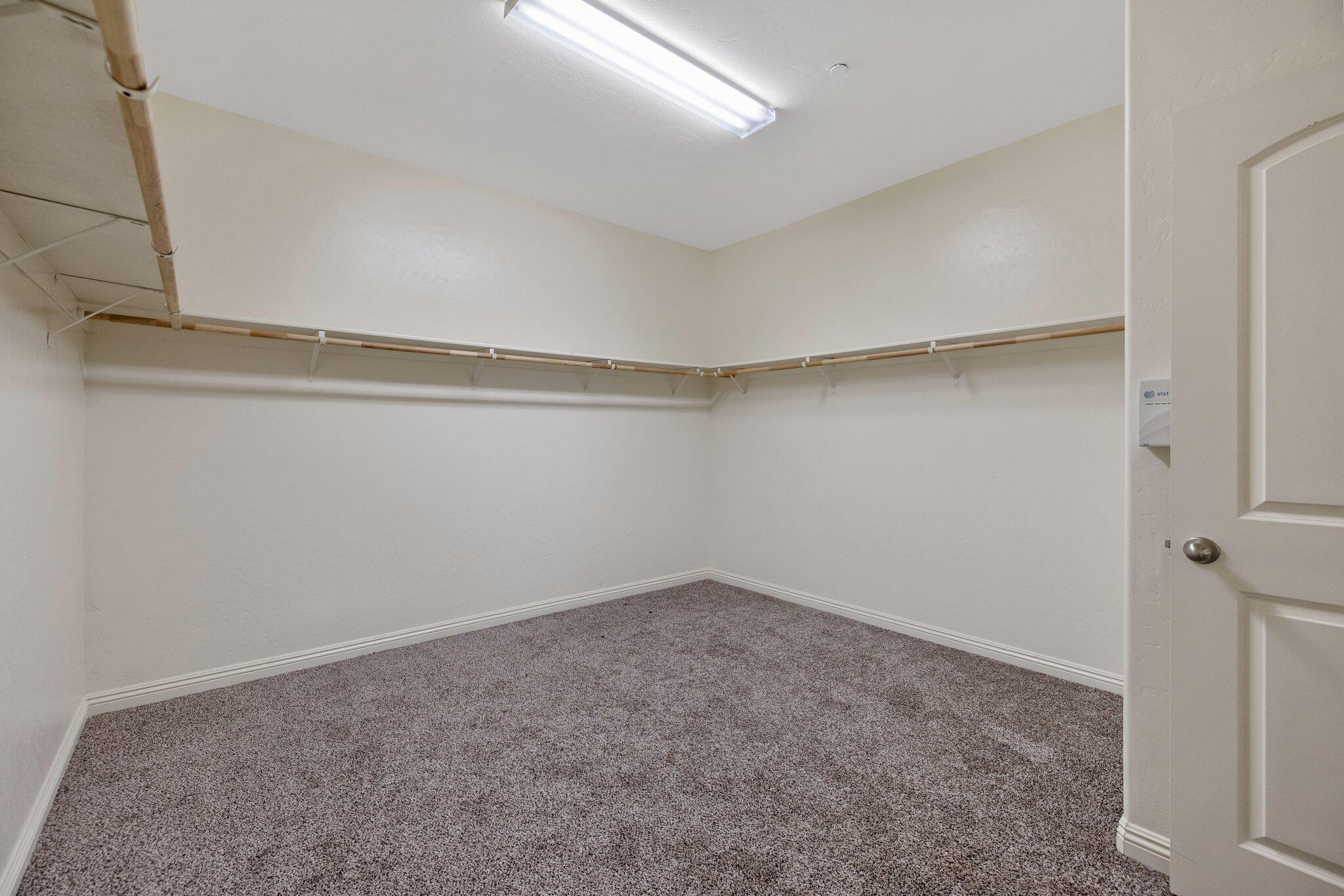 Visalia, California 93291, United States, 4 Bedrooms Bedrooms, ,3 BathroomsBathrooms,Residential,Active,890