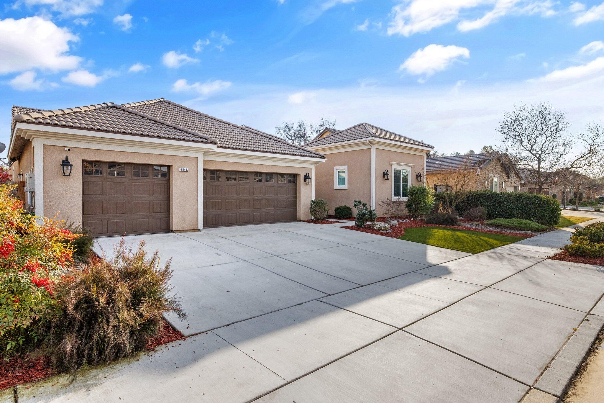 Visalia, California 93291, United States, 4 Bedrooms Bedrooms, ,3 BathroomsBathrooms,Residential,Active,890