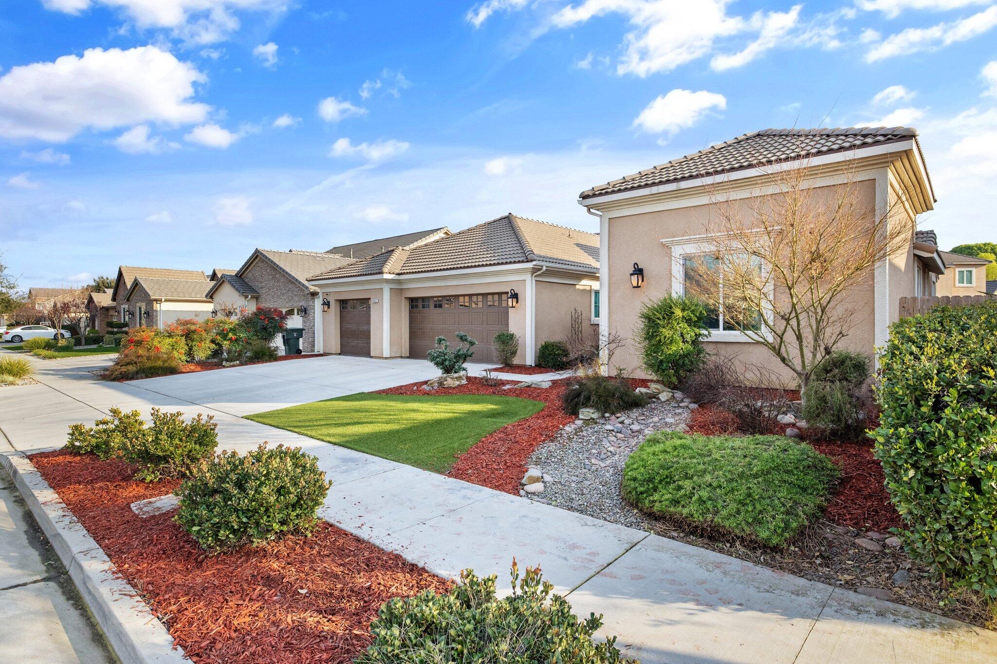 Visalia, California 93291, United States, 4 Bedrooms Bedrooms, ,3 BathroomsBathrooms,Residential,Active,890